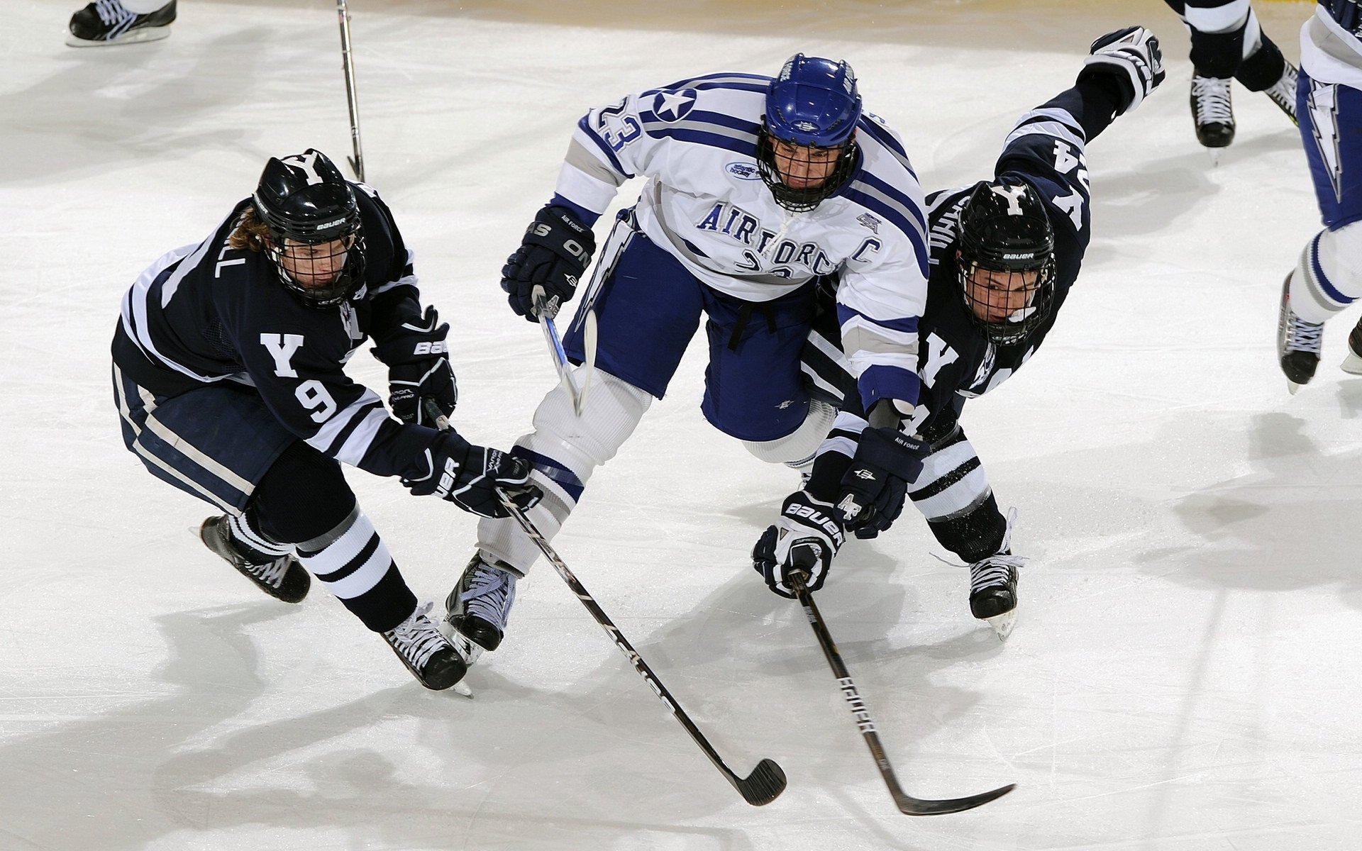 kaiyun sports-“闪电超车瞬间！”——赛车界的年度绝美瞬间，闪电跑车