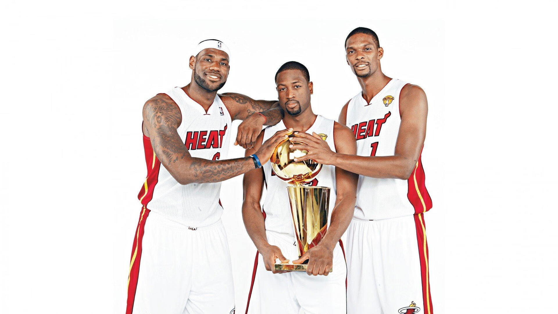 库兹马诺维奇在巴黎奥运会手球比赛中多次扑救对方远射，库兹马被选中视频